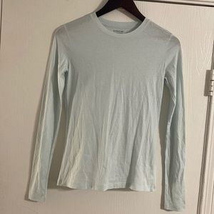 Vince 100% pima cotton long sleeve crew neckline